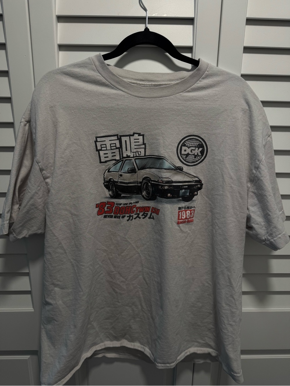 GK White Short-Sleeve Graphic Car Tee with Red Accents